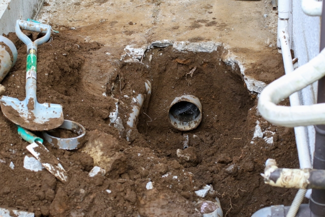 水道管の水漏れを見つける方法｜外や地中・コンクリート下のチェックポイント