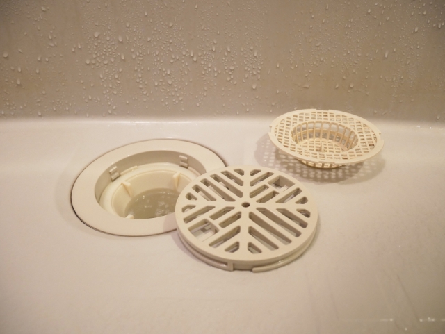 お風呂の排水溝トラップの外し方【代表的なタイプ別】