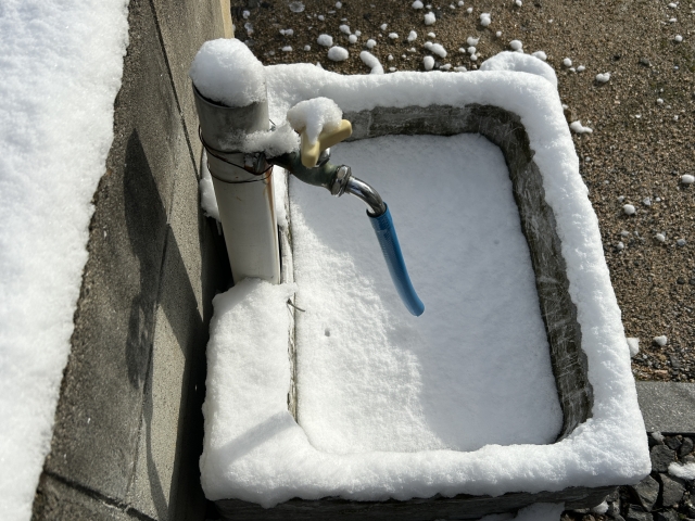 水道が凍結したときはどうする？正しい対処法は？