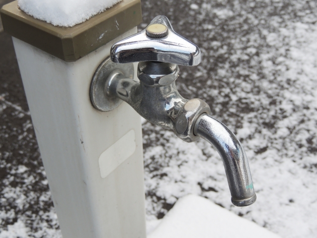 なぜ水道は凍結する？主な原因は？